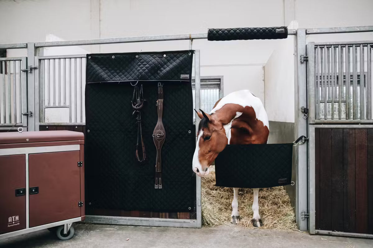 Kentucky Stable Guard - 92x53cm