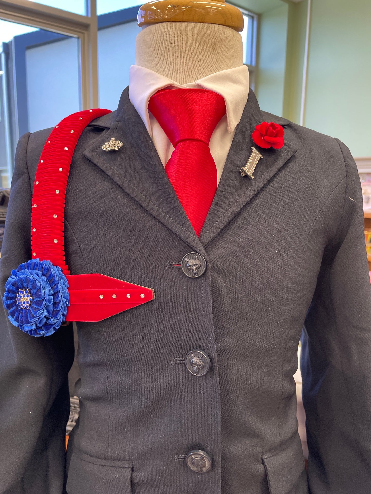 The Horse Den Diamante Crown Pin