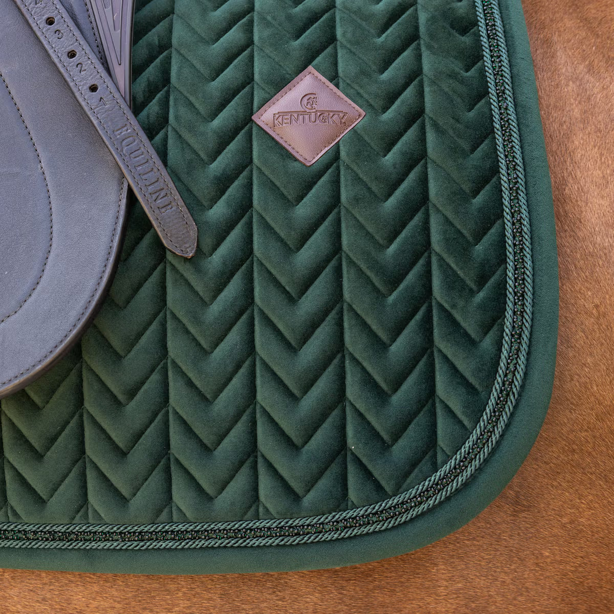 Kentucky Saddle Pad Velvet Mini Pearls - Dressage
