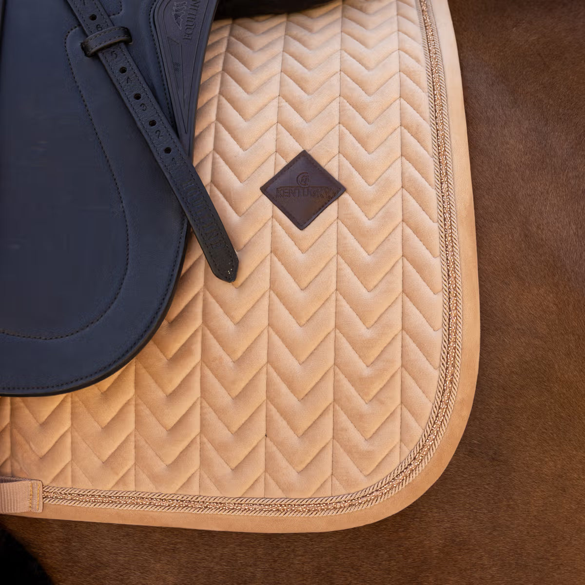 Kentucky Saddle Pad Velvet Mini Pearls - Dressage