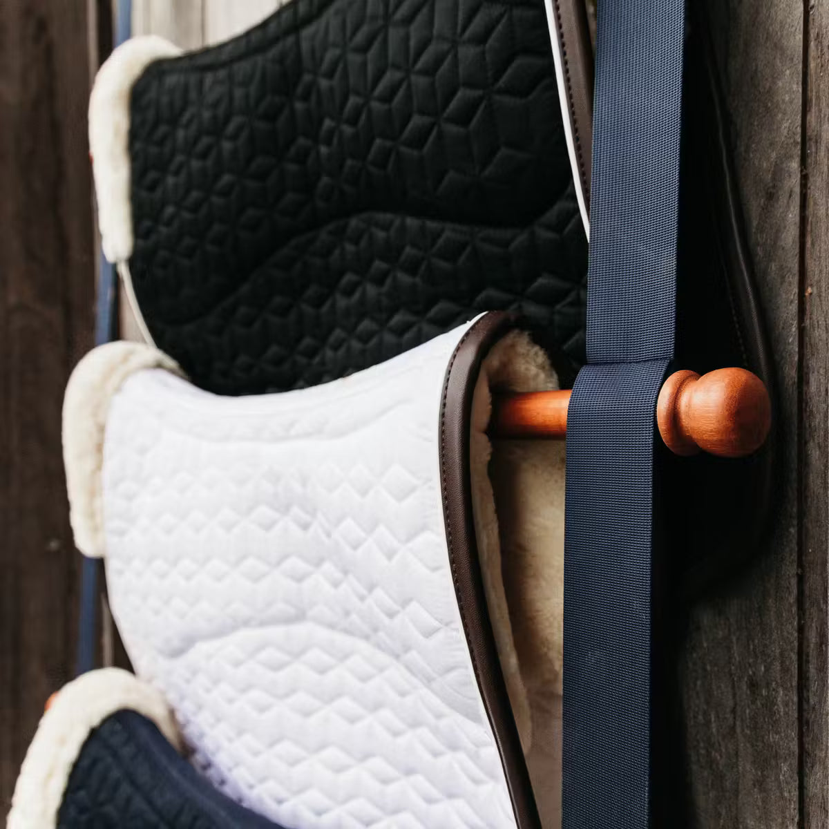 Kentucky Luxe Saddle Pad Holder - Navy