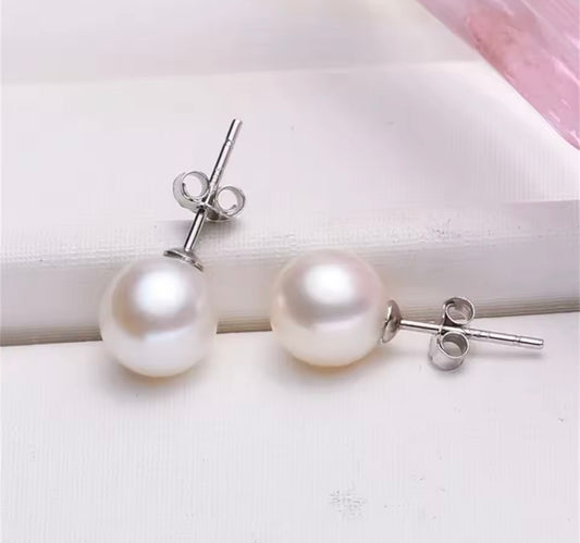 The Horse Den Pearl Earrings