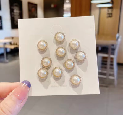 The Horse Den Individual Pearl Pin