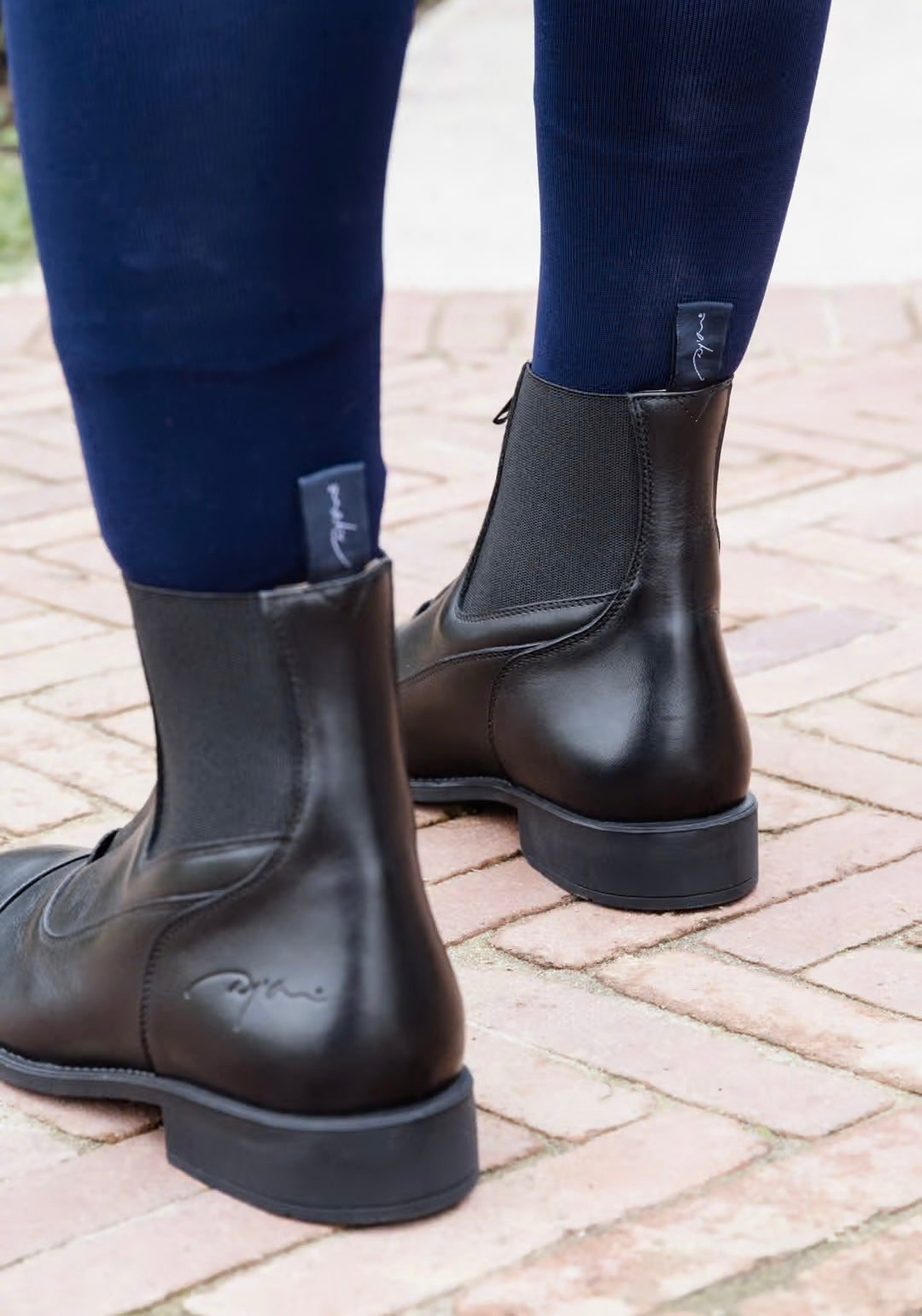 Dy’on Front Zipper Short Boots