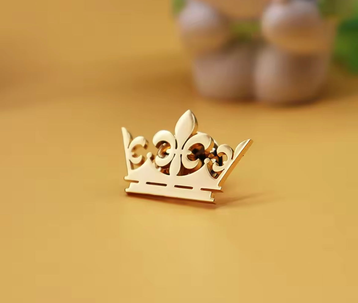 The Horse Den Plain Crown Pin