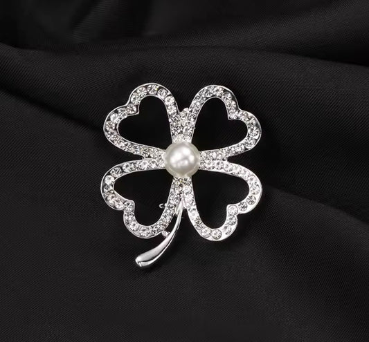 THD Cloverleaf Diamante Pin with Pearl