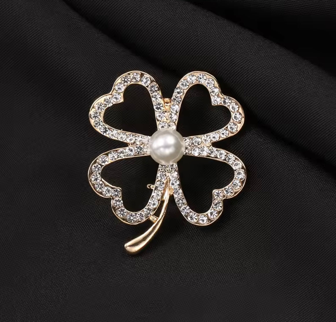 THD Cloverleaf Diamante Pin with Pearl