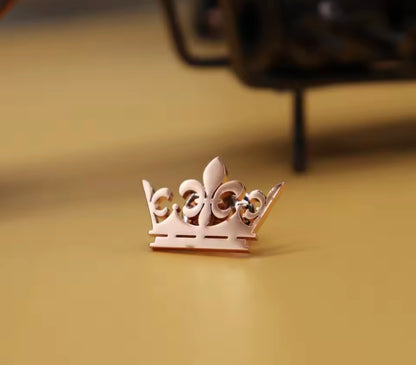 The Horse Den Plain Crown Pin