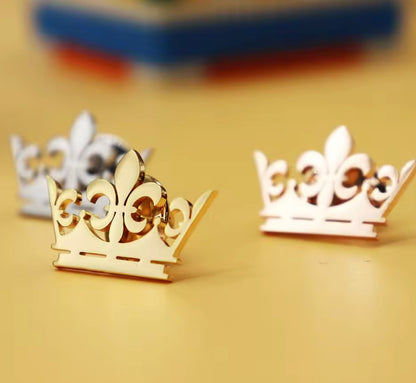 The Horse Den Plain Crown Pin